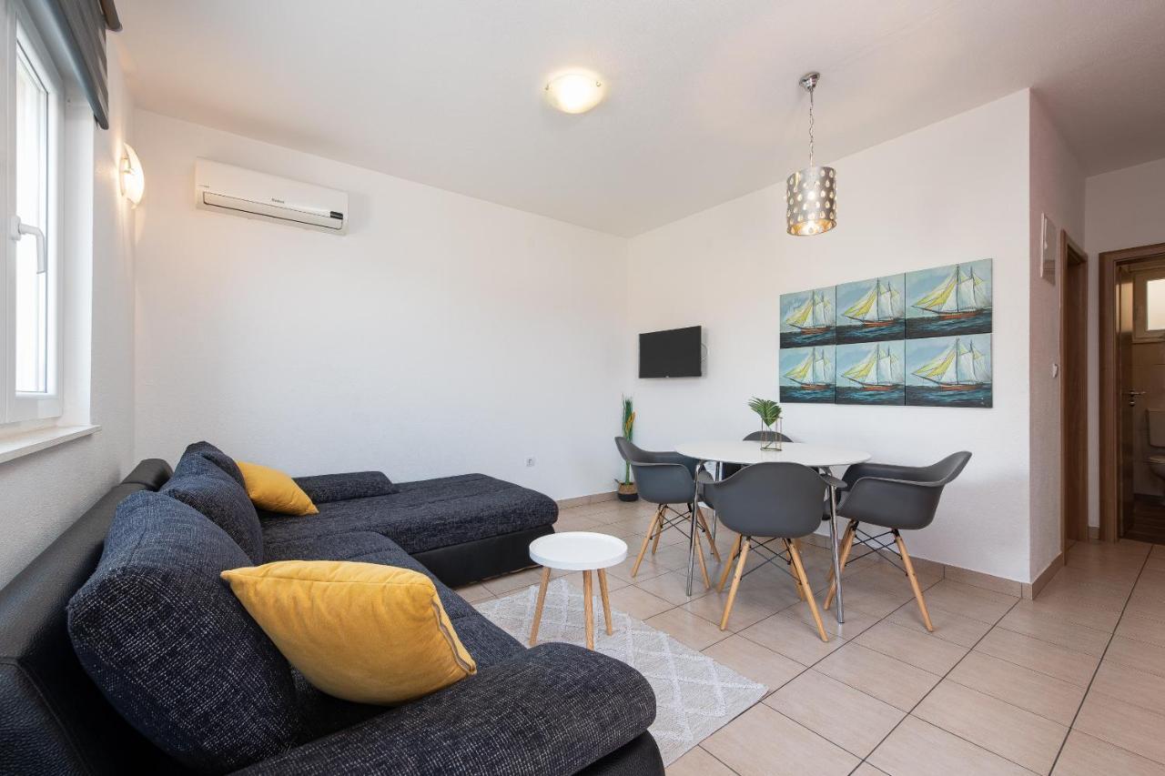 Villa Mona Apartments Razanj Ngoại thất bức ảnh