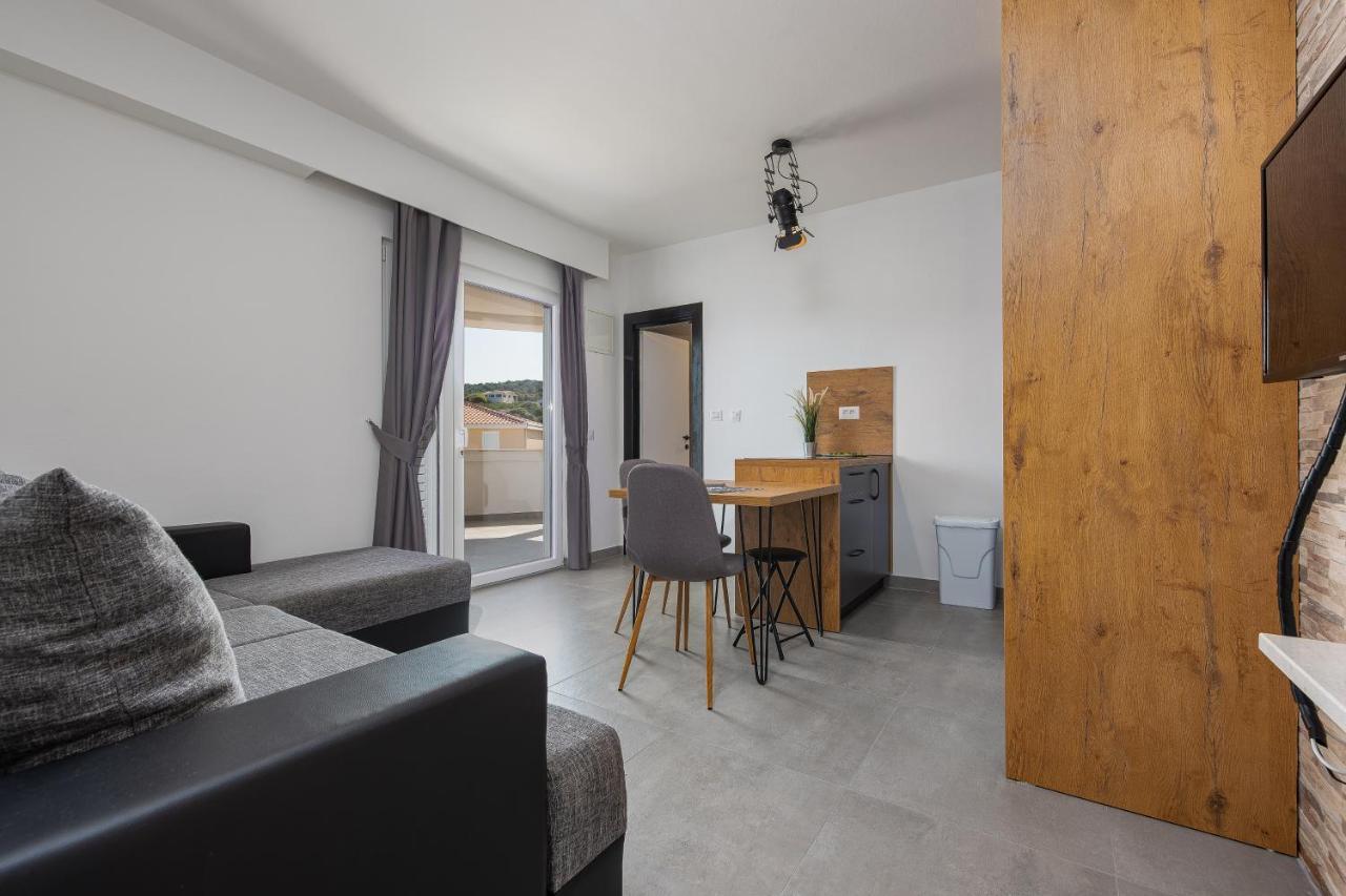 Villa Mona Apartments Razanj Ngoại thất bức ảnh