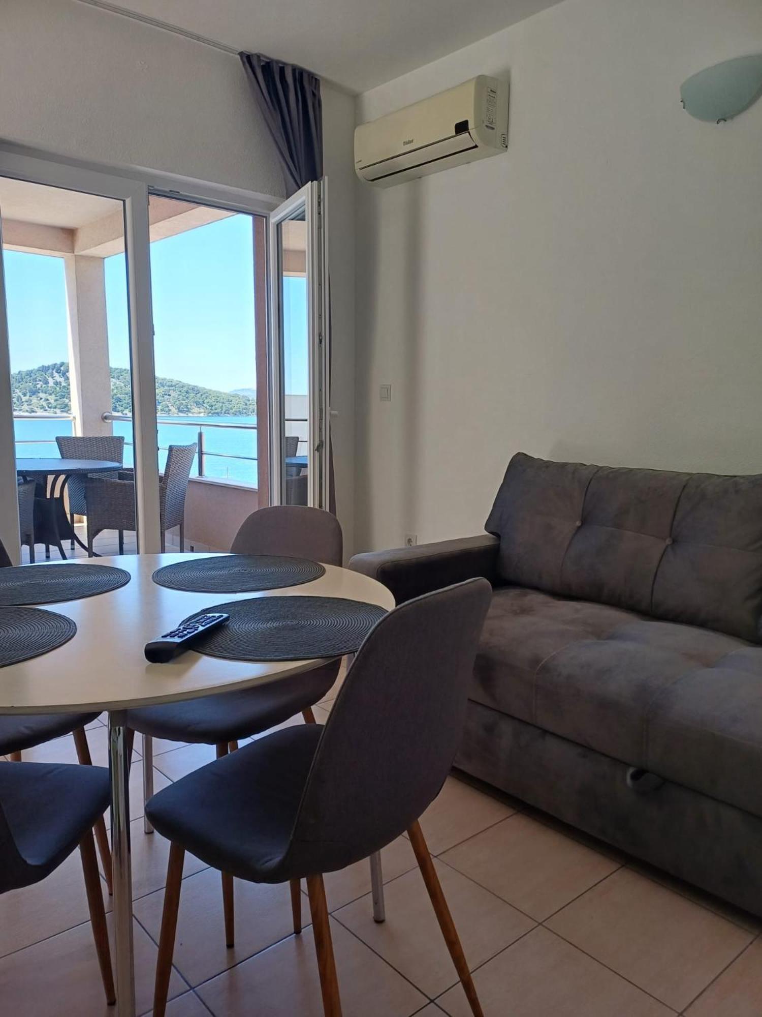 Villa Mona Apartments Razanj Ngoại thất bức ảnh